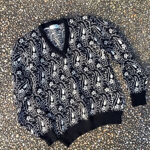 Vintage Lands’ End paisley mod hipster v neck S M